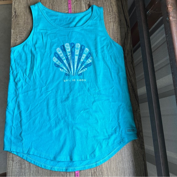 Life is Good Crusher Blue Beach Sea Shell Tank Top Curved Hem M - Picture 2 of 9
